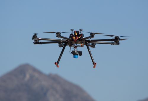 现场操控无人机航测矿山，上帝视角带你看矿山