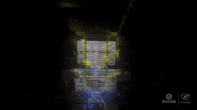 实拍1400架无人机打造“百鸟朝凤”，裸眼3D编队看点十足