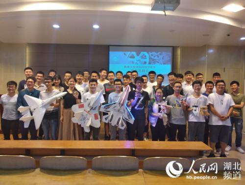 高校举办无人机设计大赛受学生热捧