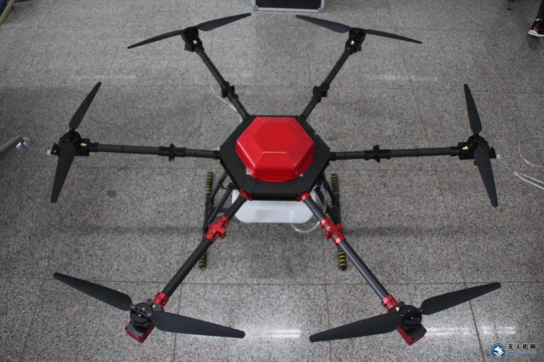 智飞农业六旋翼环抱型植保机