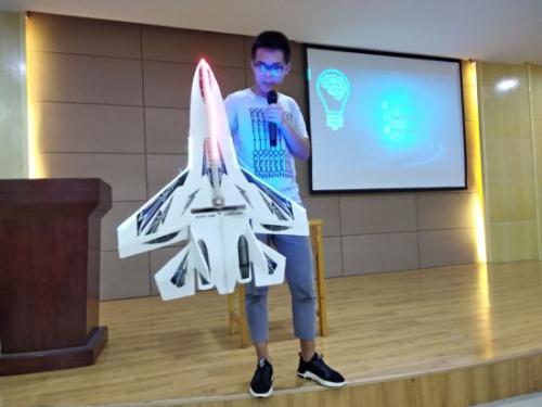 武汉一高校举办无人机设计大赛受学生热捧