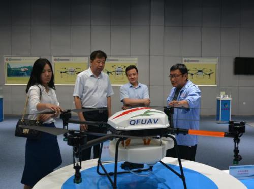 河南省人社厅博士后与留学人员工作处处长王光晓、王淑晖调研安阳全丰航空