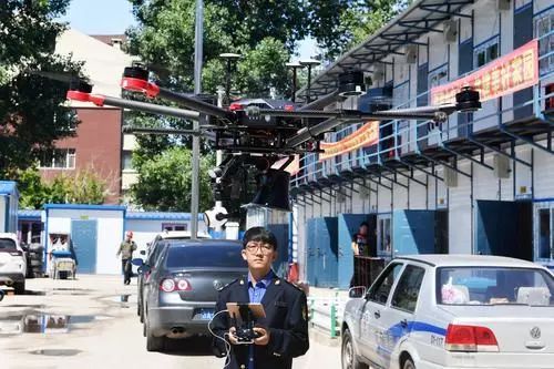 长春：无人机当“空中城管” 两三个小时干一天活