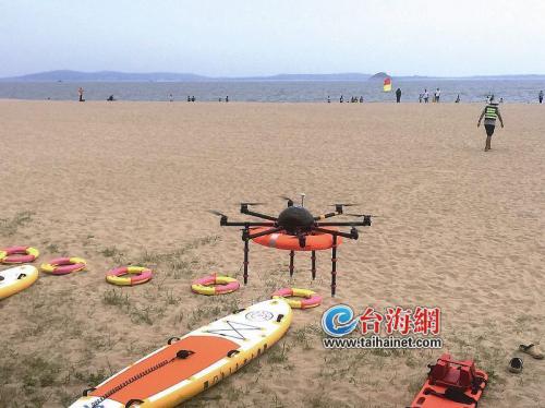 厦门警方首次利用“无人机”开展海上安全宣传与救助