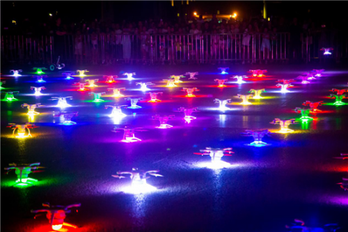 大饱眼福！无人机编队灯光秀登陆郑州会展中心！