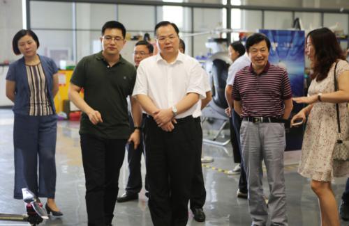 湖南省冷水江市委副书记、市长曾伯怡一行莅临一飞智控调研考察