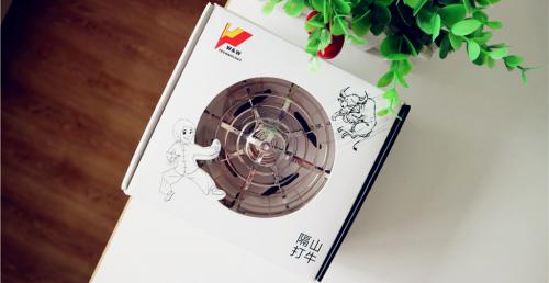 新型无人机玩具体验:智能避障系统与手势操作，仅售299元