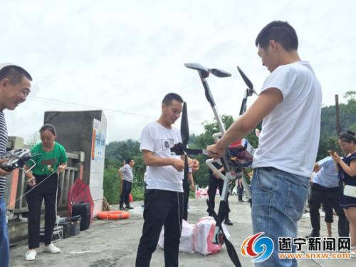 第一批救灾物资已通过无人机运送至黑水浩村