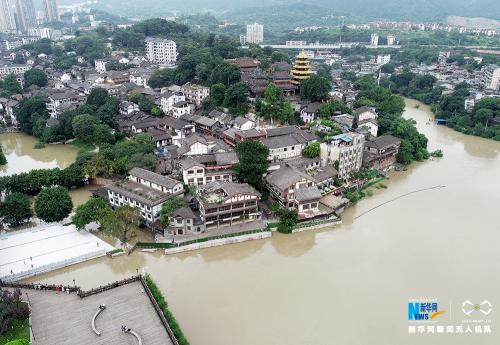 无人机直击重庆洪峰过境 多地出现超警戒水位洪水