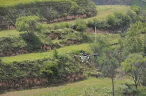 全区首例多旋翼飞播无人机落户彭阳