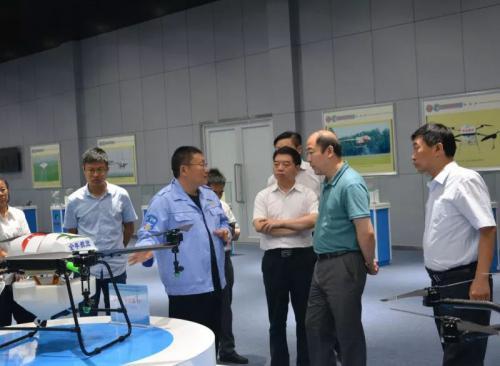 河南省工信委副主任郝敬红一行莅临安阳全丰调研