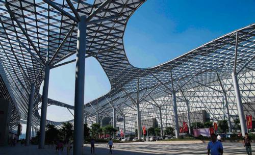 [智博会]体验“空中F1”的速度与激情 全球无人机竞速高手来渝比拼