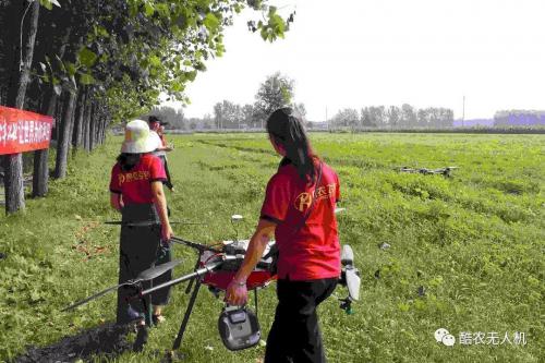 酷农女飞手巾帼不让须眉