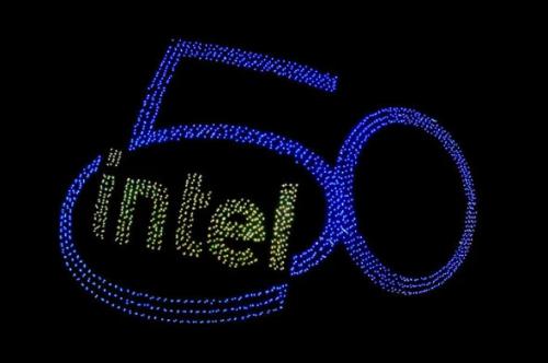 英特尔同时放飞2018架无人机 刷新吉尼斯世界纪录