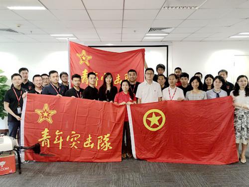 无人机突击队迎战暴雨 北京企业青年在行动