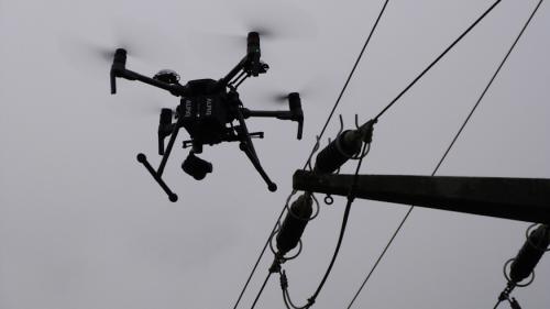 大疆DJI M210 RTK 无人机代替工人检查输电塔 提早两天完工