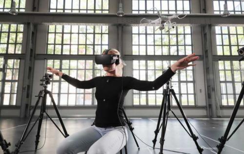 研究人员设计用人体控制无人机的方法