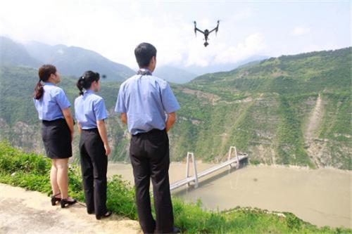 石棉县检察院首次利用无人机助力公益诉讼调查取证