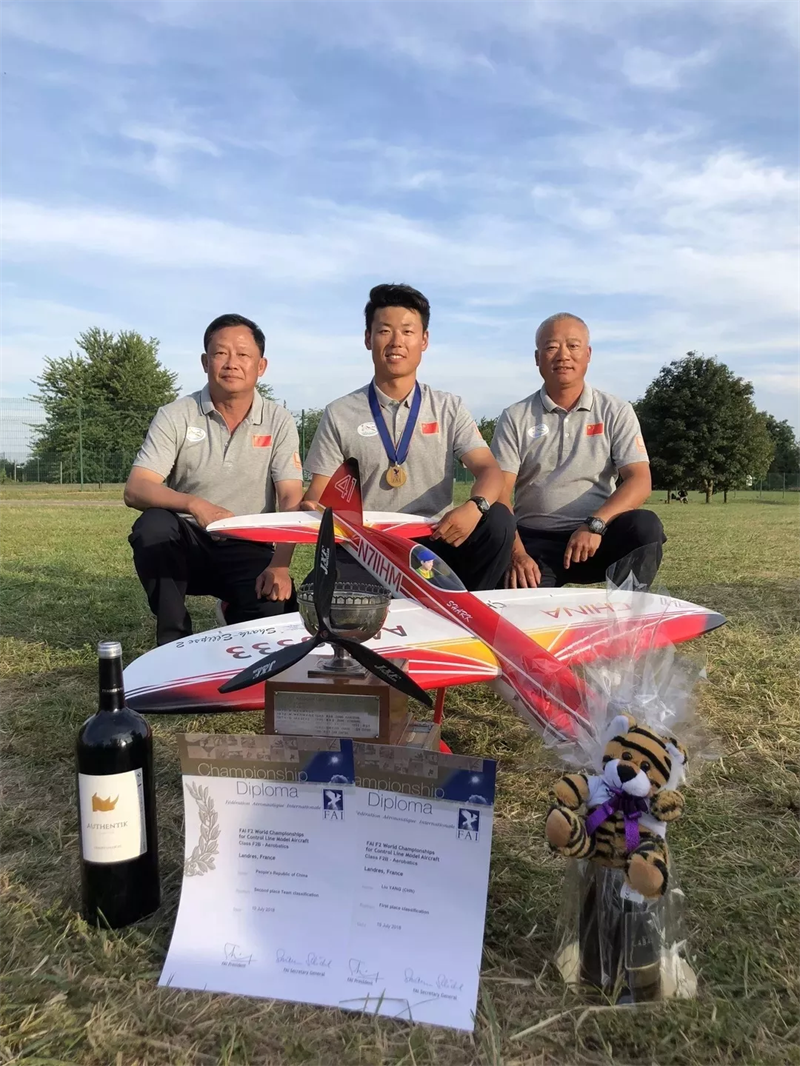 卓尔航空祝贺中国航模队再放异彩