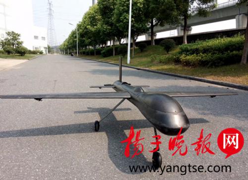 20米翼展碳纤维超长航时太阳能无人机丹阳总装下线