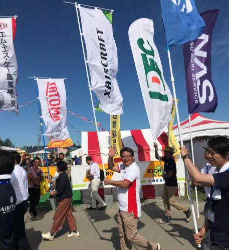 日本最大农机械展上，最受关注的竟是这一抹中国红！