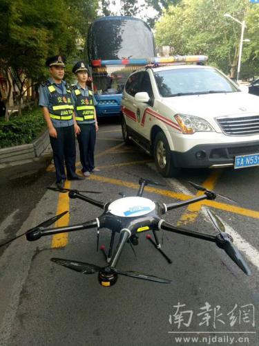 无人机空中巡查 南京查处“黑大巴”用上了黑科技