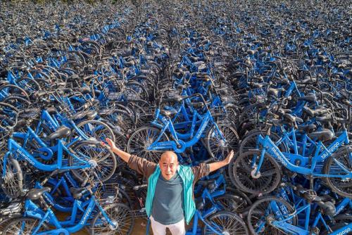 你骑过的共享单车去哪了？航拍下的“无处安放”