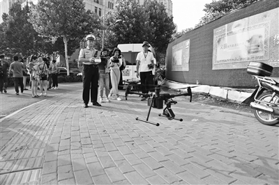 济南启用无人机抓拍开车玩手机