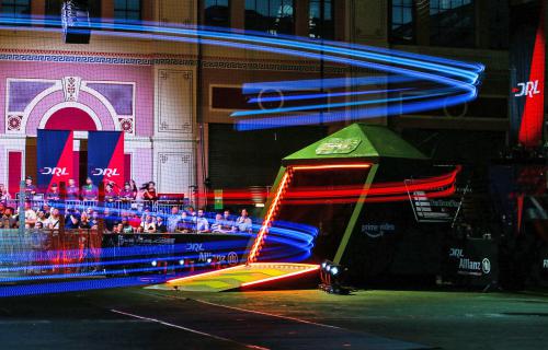 开战斗机什么感觉 火遍全球的穿越机告诉你