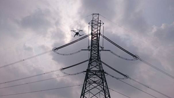 环江供电局首次采用无人机完成光缆巡查