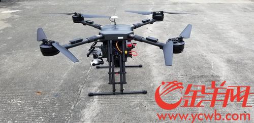 无人机+水上机器人上演“空中立体救援”