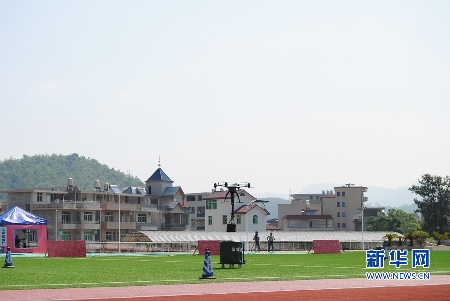 福建警方举办首届警用无人机战法演练