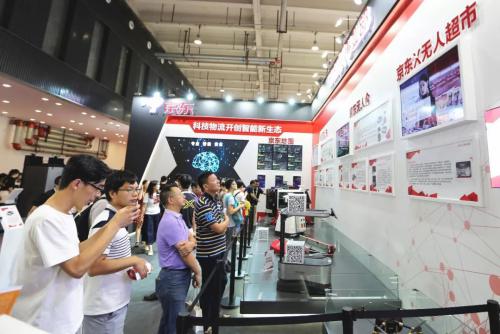 展示强大科技实力，京东最强“机器人家族”闪耀世界机器人大会！