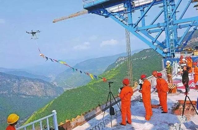 无人机牵线搭桥？歪果仁都惊叹的中国技术