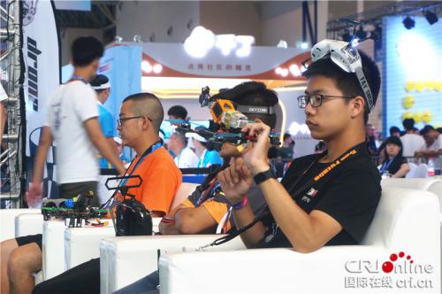 全球无人机竞速高手在渝比拼