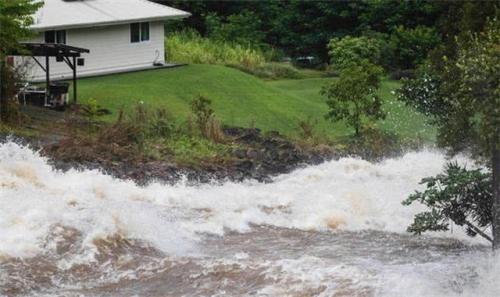 飓风“莱恩”破坏场景！无人机视频显示夏威夷部分地区被洪水淹没