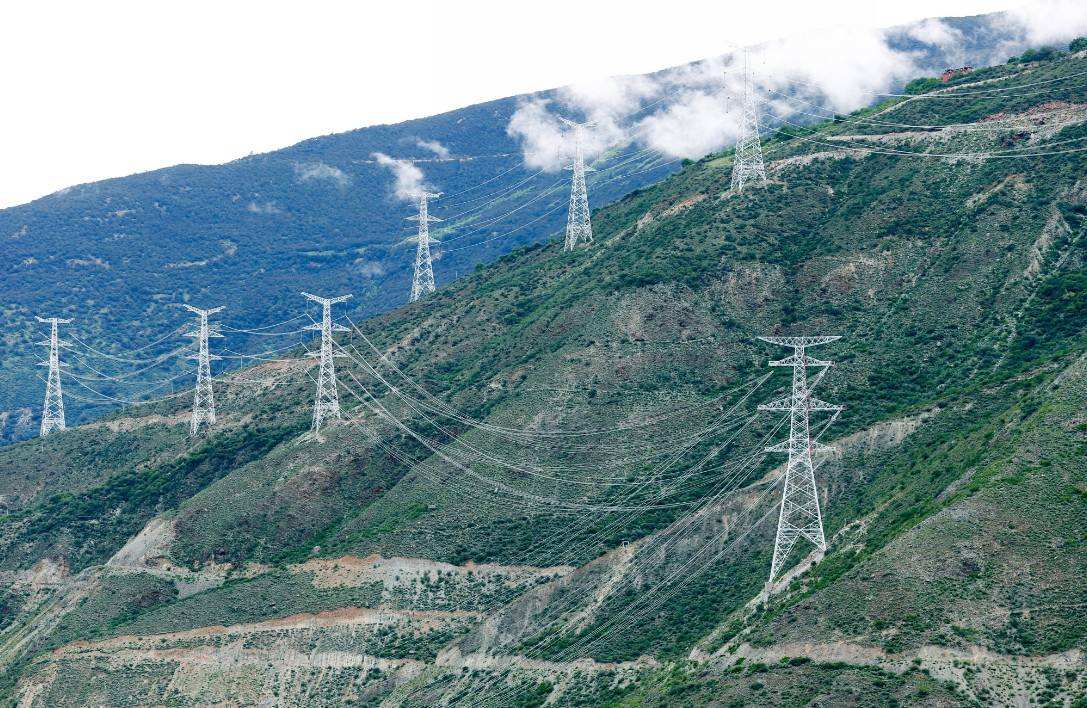 靖州：无人机来巡山 电力线路问题无处逃