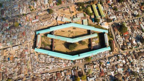 空拍图集：空拍世界上不平等城市对比照 贫富只有一街之遥