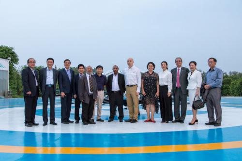 巴布亚新几内亚国会议长造访亿航 成功试飞亿航AAV