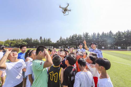 开学第一课： 无人机飞进校园