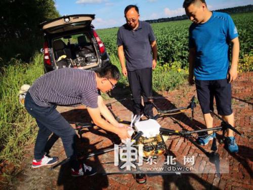 黑龙江省首次利用高精度无人机植物保护 激发海伦脱贫源动力