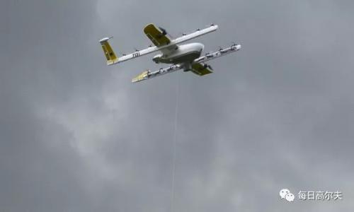 高尔夫球场用无人机送餐，你愿意这样被“投喂”吗？