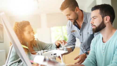 专业空拍员需求渐增，兼职接案周薪达 600 美元