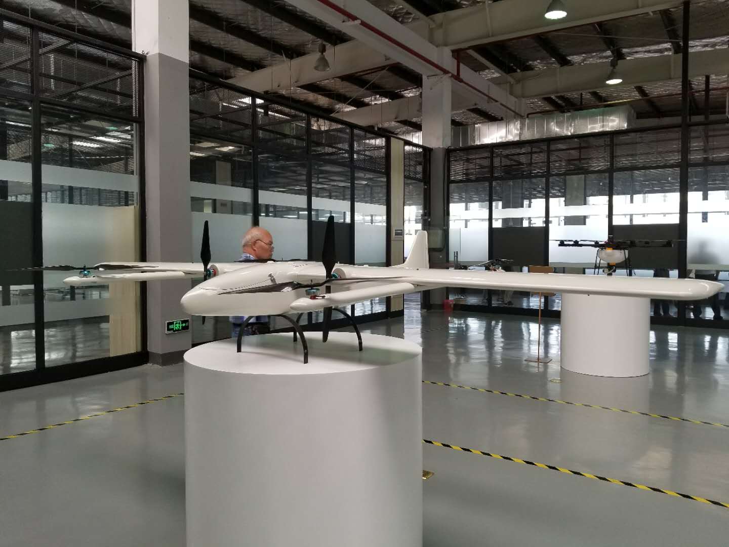 广西党政一把手听取"酷农"无人机产业思路