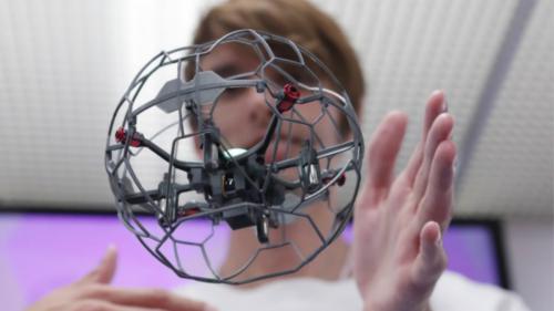 日本玩具展上，无人机和宠物机器人成为主角