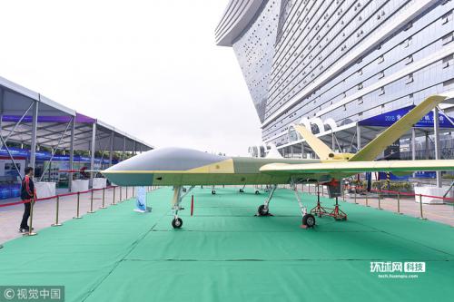 2018全球无人机大会开幕 引市民驻足观看