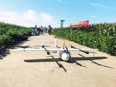 天上卫星观测空中无人机航拍地头田间监控 农业遥感离我们不远