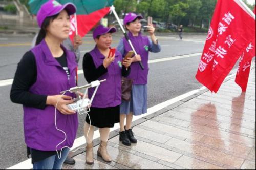 巴南组建全市首支“女子无人机巡河队”，发现问题空中喊话制止