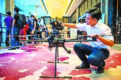 桥梁大会上亮相新科技 桥梁检测无人机 三米远看清头发丝大小裂纹