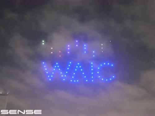 炫酷！72架无人机在浦江上空组成这些字样……